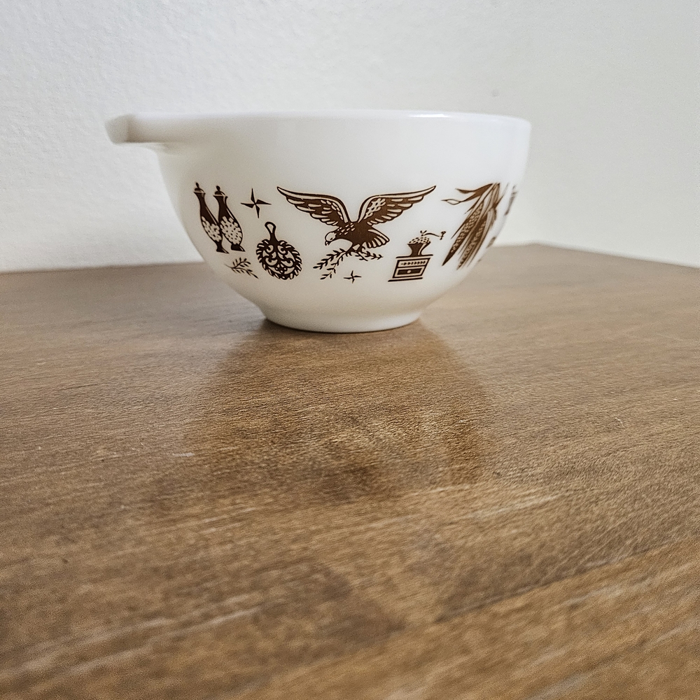 Pyrex White Mixing Bowl with Brown Heritage Motif and Spout